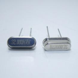 2 pz Quarzo 32 MHz HC49S a basso profilo (sigla 32.000H7H) foro passante per microcontrollori e oscillatori